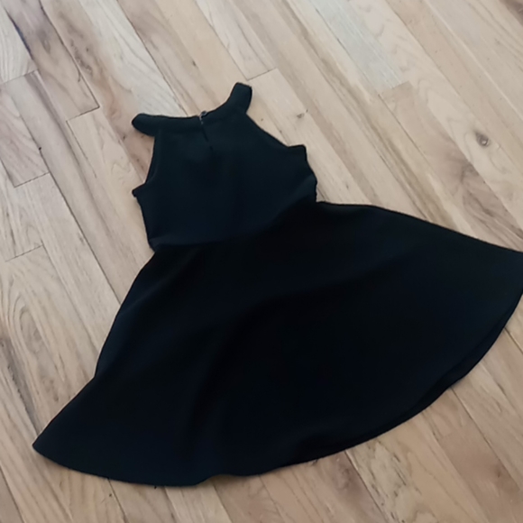 Lil black dress - Picture 3 of 3